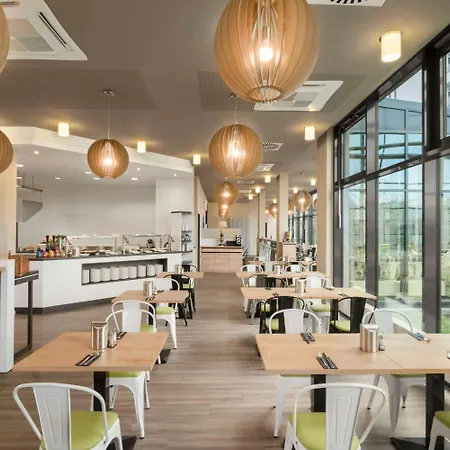Hotel Super 8 By Wyndham West Munich