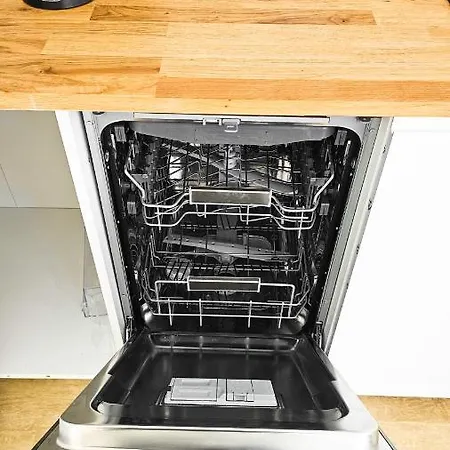 Luxus Neubau 65m² City Wohnung: R 아파트