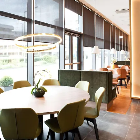 Otel Hampton By Hilton Center East