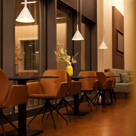 Hampton By Hilton Center East 3*