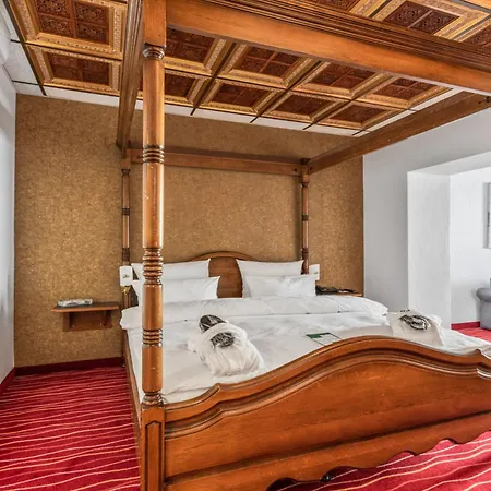 Hotel King's First 4*