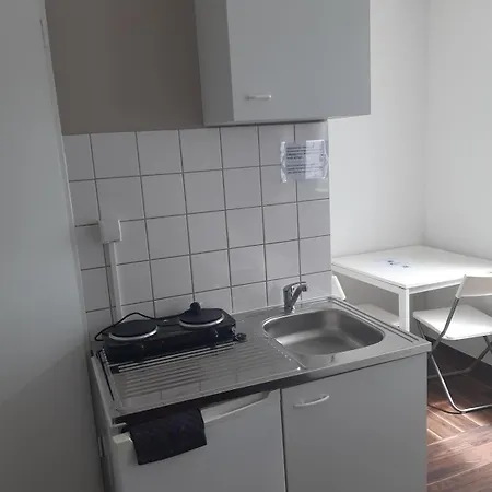 아파트 Budget Station Apartmenthostel Sen 14