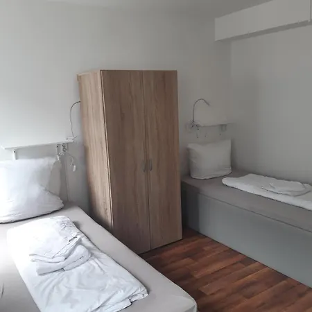 아파트 Budget Station Apartmenthostel Sen 14