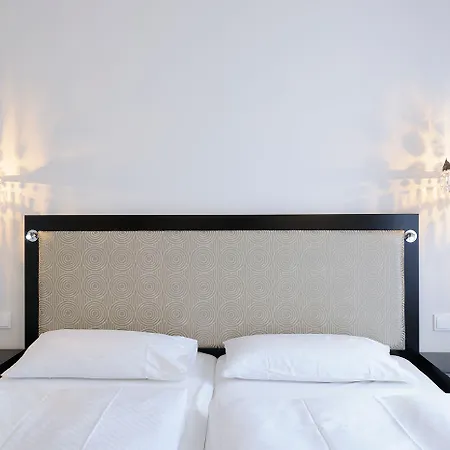Hotel An Der Oper 4*