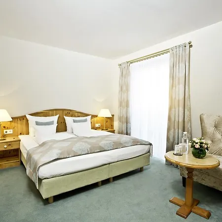 Hotel Freisinger Hof 4*