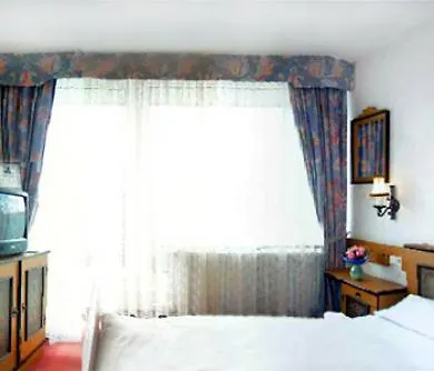 Np Wallis Hotel