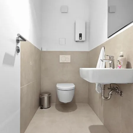 Flatista Homes - Station - 3br Apartment Munich