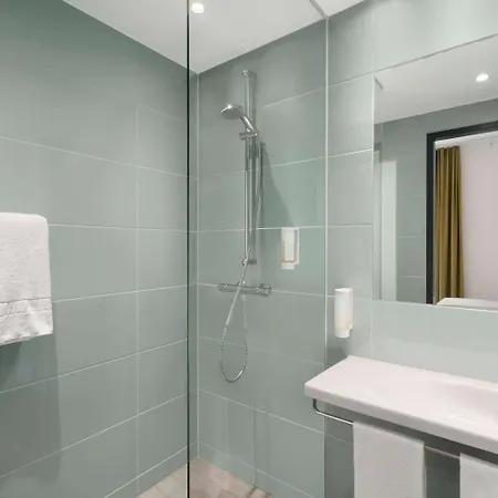 Super 8 By Wyndham West Hotel 3*