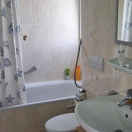 Doppelzimmer Mit Ensuite Bathroom Zur Wiesn