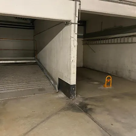 Apartman Mit Garagenparkplatz An U-bahnstation