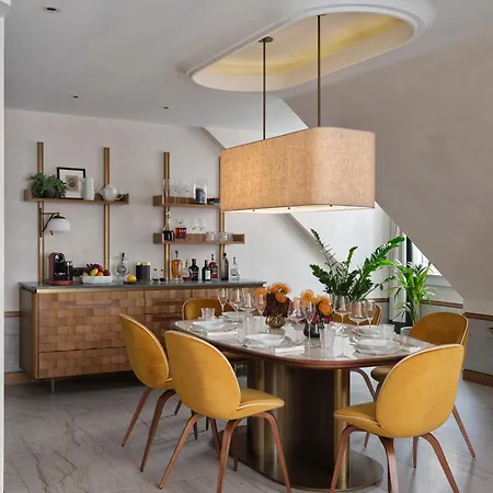 Отель Rosewood