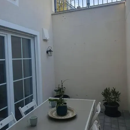 Apartment Helle 3 Souterrainwohnung In Einem Neubau-villa Munich