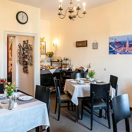 Hotel-pension Am Siegestor 게스트하우스 3*
