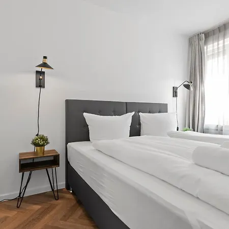 Flatista Homes - Station - 4 Br Apartman