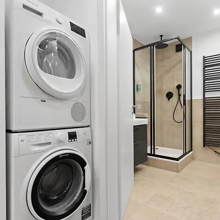 Flatista Homes - Station - 4 Br Apartman
