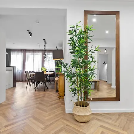 Flatista Homes - Station - 4 Br Apartman München