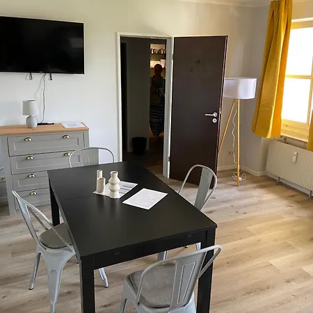 Mit Garagenparkplatz An U-bahnstation Apartman