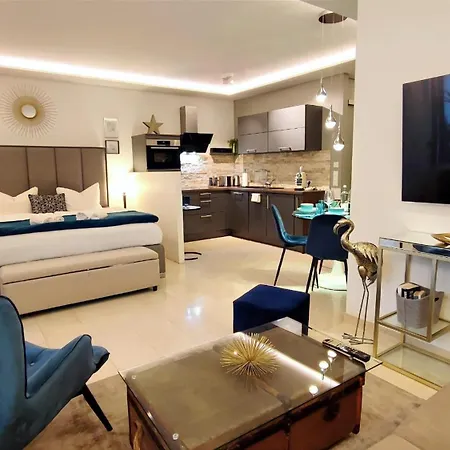 Homely P1 - Elegant Self-check-in Studio-apartment In With Kitchen And Washing Machine München