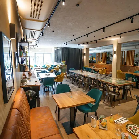 斯查奈克健身酒店 4*