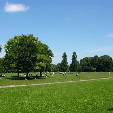 Biederstein Am Englischen Garten