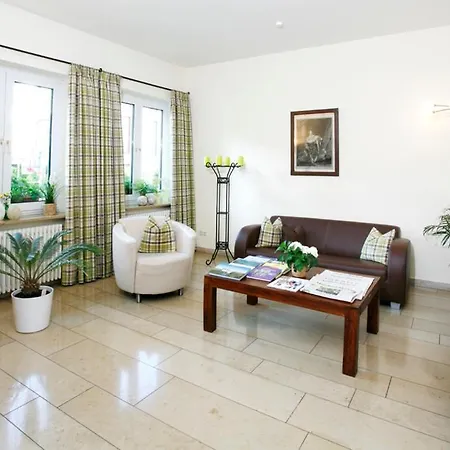Hotel Biederstein Am Englischen Garten 3*