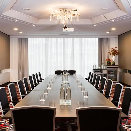 Hotel Leonardo Arabellapark 4*