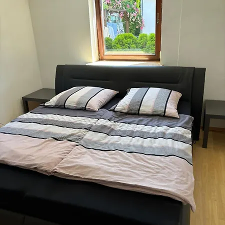 Erdgeschosswohnung Neben Schloss Blutenburg Mit Privatem Garten 아파트 *