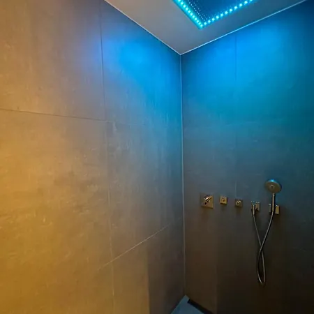 Outstanding 9 Bedroom With Pool In *