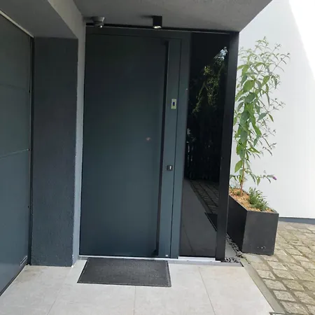 Outstanding 9 Bedroom With Pool In Munich
