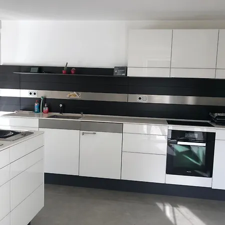 Outstanding 9 Bedroom With Pool In *