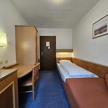 Arrivel Hotel Am Bergson - Bisher Hotel Neuner