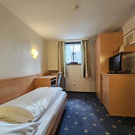 Arrivel Hotel Am Bergson - Bisher Hotel Neuner