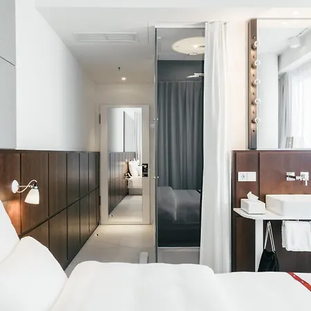 Ruby Lilly Hotell