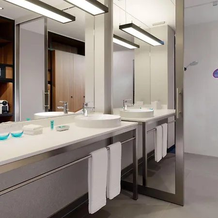 Aloft Szálloda 4*