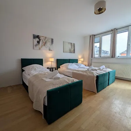 Apartamento Large 155 Qm And 5 Bedrooms With Roof Terrace In Centrally Located 1 To 14 Guests *