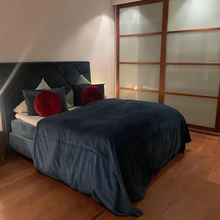 Apartment Rooftop Loft Flat For 4 Guests *