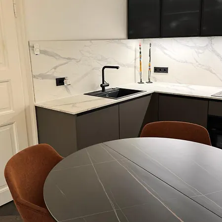 Luxusapartment Im Herzen Muenchens Fuer 1-4 Personen Apartman *