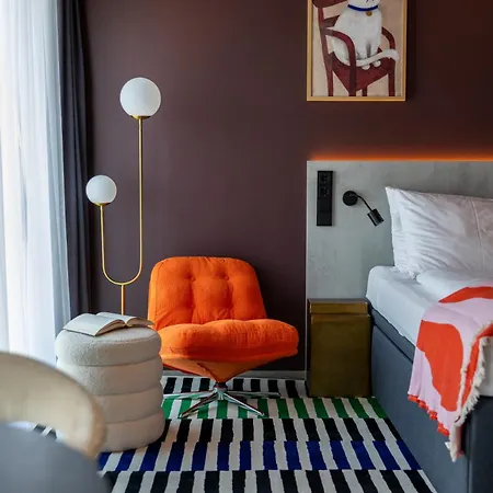 Kalm - East Aparthotel 4*