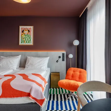 Kalm - East Aparthotel 4*