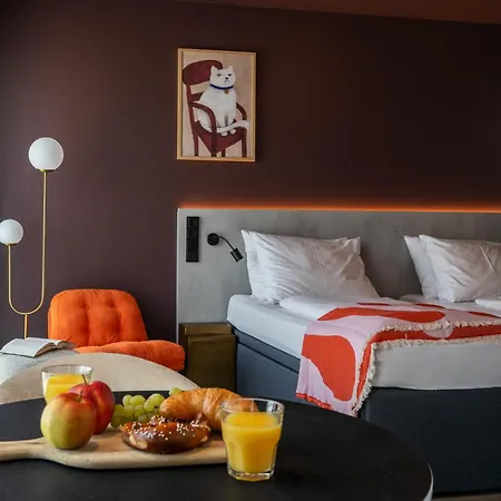 Kalm - East Aparthotel