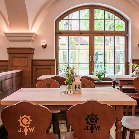 Hotel Augustiner Gutshof Menterschwaige Munich