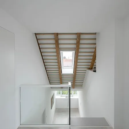 Quiet Meets Elegance In Munichs Center Apartmán