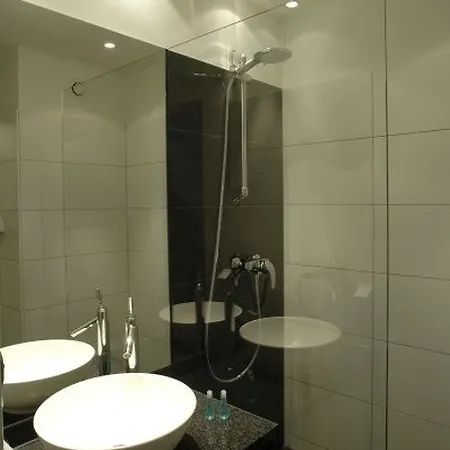 One Muenchen-east Side 3* Münih