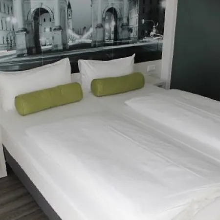 Super 8 By Wyndham West 3* Munich