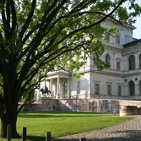 Hauser An Der Universitaet Hotel