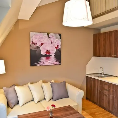 Empress Boutique Hotel 3*