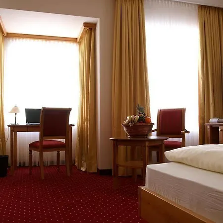 Hotel & Gaststaette Zum Erdinger Weissbraeu 3*
