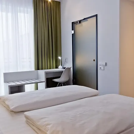 Hotel Super 8 By Wyndham West Munich