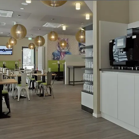 Super 8 By Wyndham West Munich