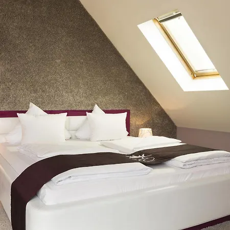 Empress Boutique Hotel 3*